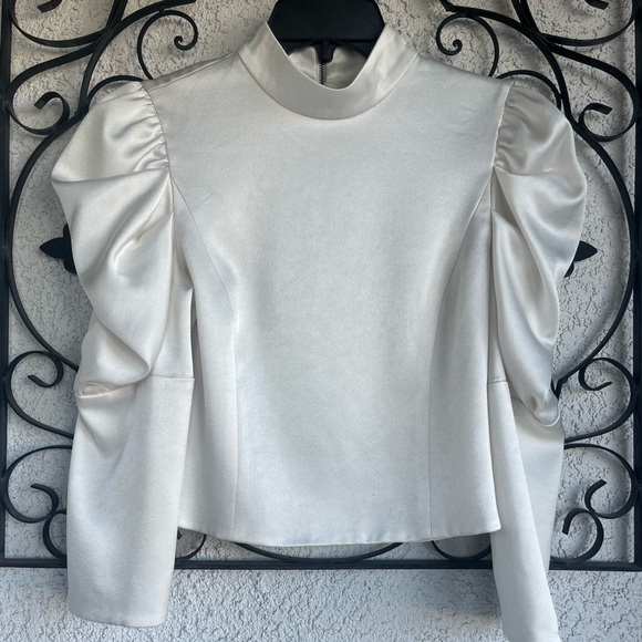 Alice + Olivia Cream/White Satin Puff Sleeve Blouse size 6 - Picture 2 of 9